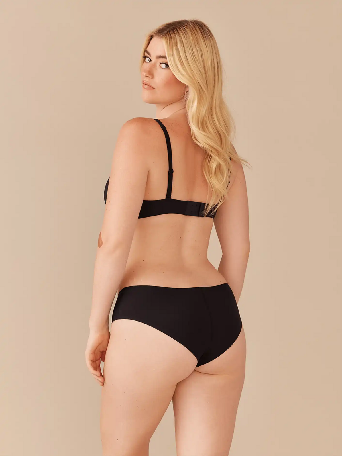 Seamless Plunge Bralette | Black